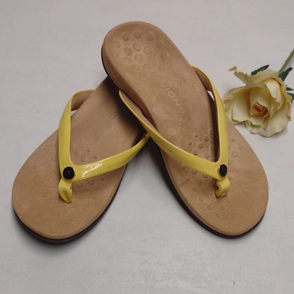 Vionic Yellow Tan Sandals Thong Style, Beach, Vacation,Travel, Casual